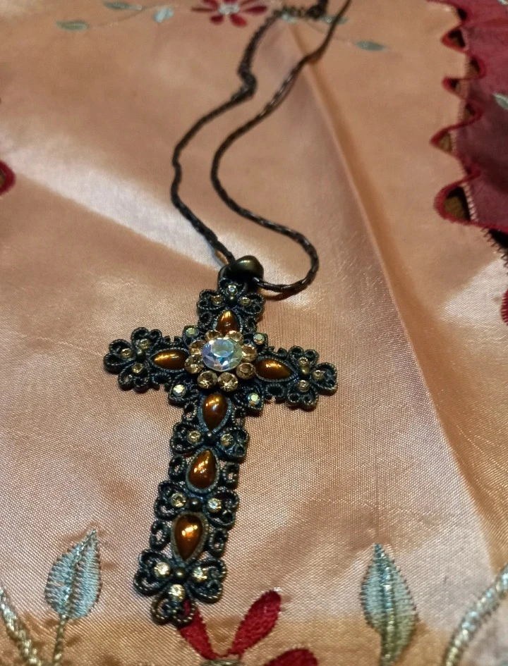 Collana Con Croce Gotica Vintage - Immagine 3 di 4