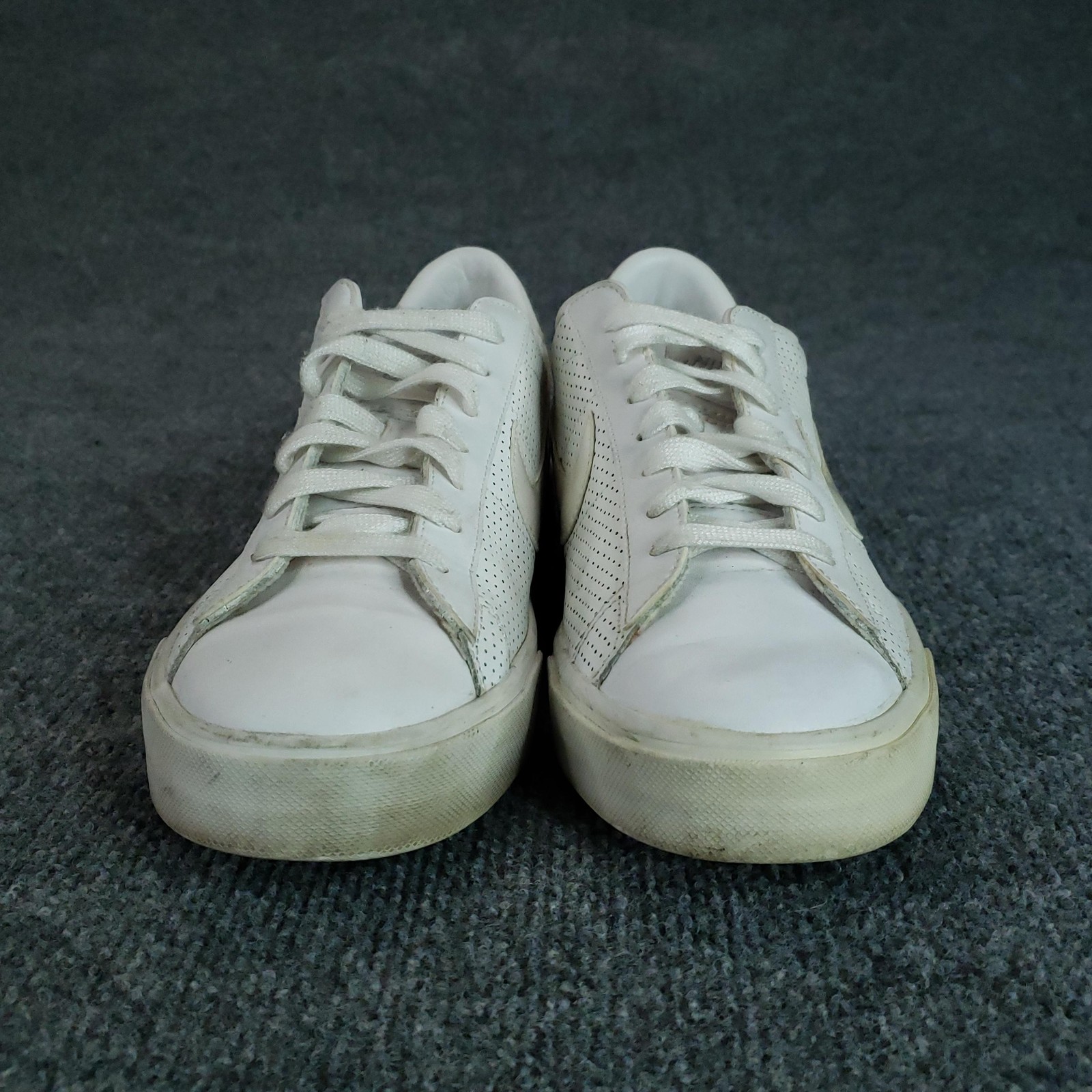 Nike Sweet Classic Shoes Womens Size 10 White Casual Sneakers 354496-111 thumbnail 2