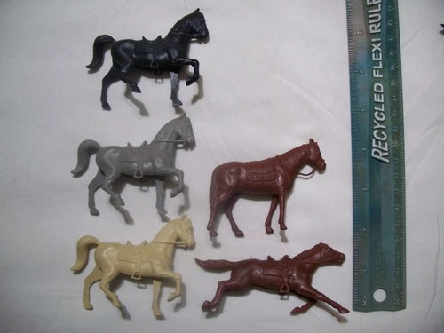 5 RARE MARX WESTERN SADDLED HORSES ANIMALS 1/48 45MM SOFT PLASTIC PLAYSET