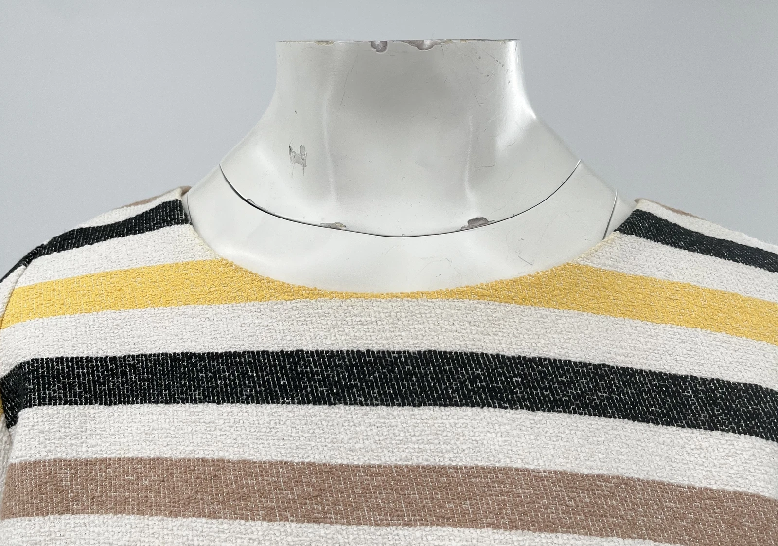 Abito a tubino Sacai Luck giallo beige nero a righe manica corta con orlo sfilacciato tg4