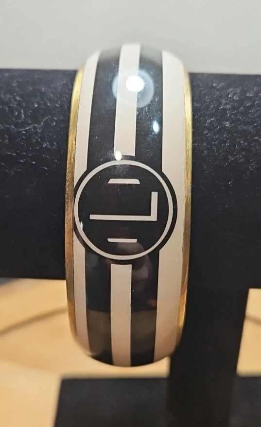 Mud Pie 80 年代复古黑色而“L”金属镶嵌条纹手镯手链复古二手状况完好 — 第 3/4 张图片