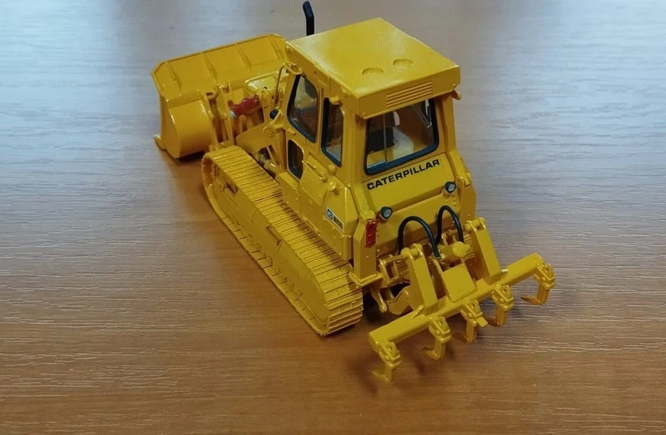 Resin 1/50 CAT 977L Trackloader American Cab - Custom Built by Fankit Models - Image 2 of 4