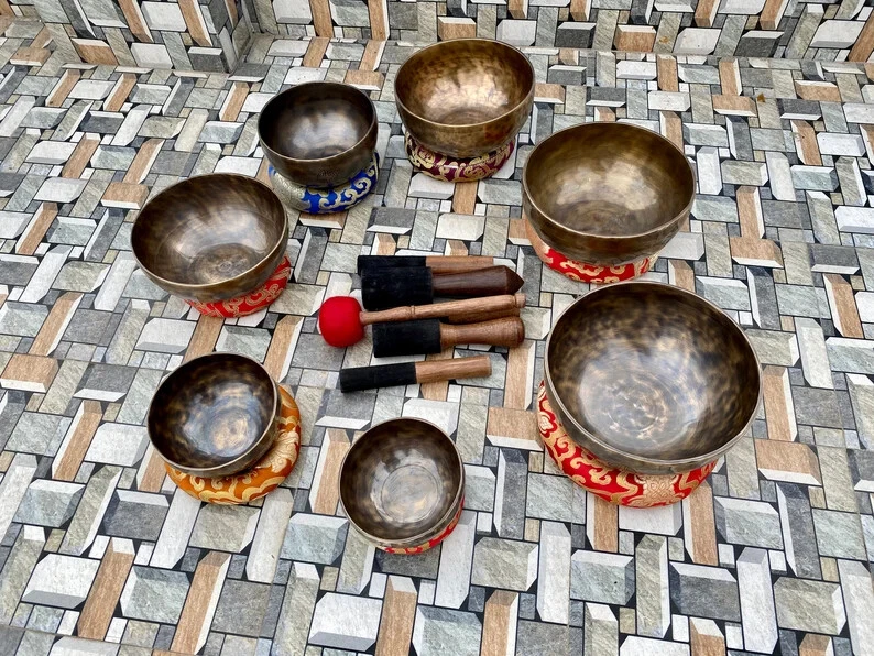 Full Moon 7-Metal Chakra Singing Bowl Set (6"–11") Handmade in Nepal - Photo 3/4