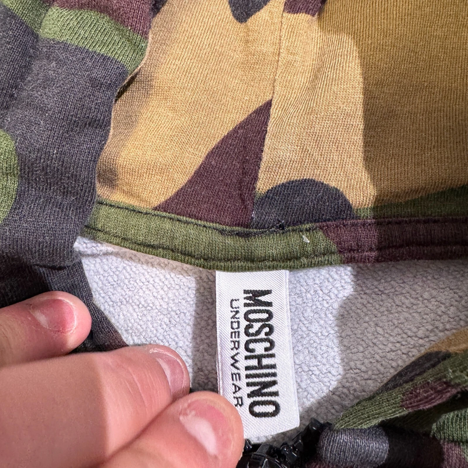 Felpa con cappuccio Moschino unisex vintage anni 90 verde cotone mimetico taglia S vestibilità regolare Y2K Fash