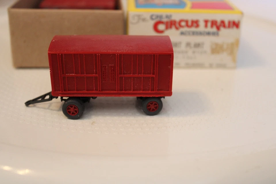 HO Scale Walthers, Light Plant Wagon for Circus, Red, #933-1361, Built - Image 2 of 3