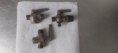 ALTE KOMPRESSOR AUSBLASPISTOLE BINKS BULLOWS & DeVILBISS VENTILE WASSERHÄHNE SPRITZPISTOLEN