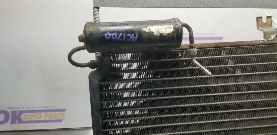 67 FORD THUNDERBIRD AT AC CONDENSER ASSEMBLY Foto 3 de 4