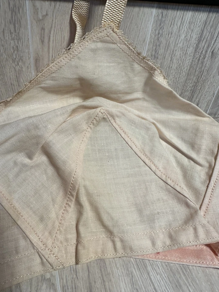 Antique 1920s FRENCH Bra Peach UNWORN BACKSTOCK Pointy ART DECO FLAPPER 32C 34B - Image 2 of 4