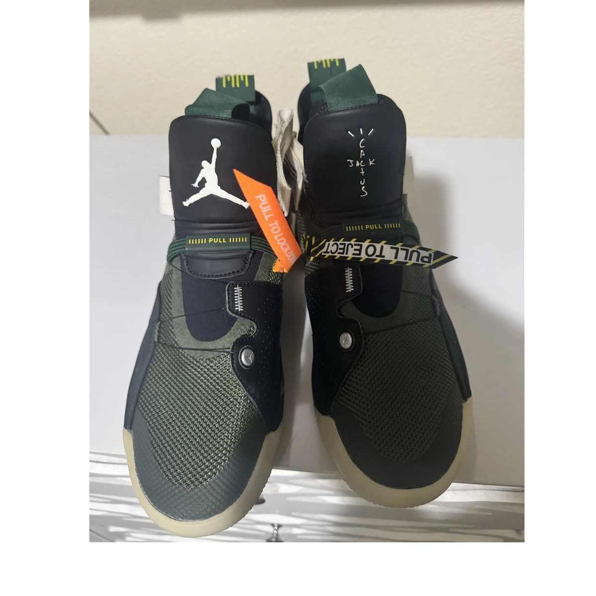 トラヴィス 1/31・2/5発売｜Travis Scott × Nike Zoom Field Jaxx 