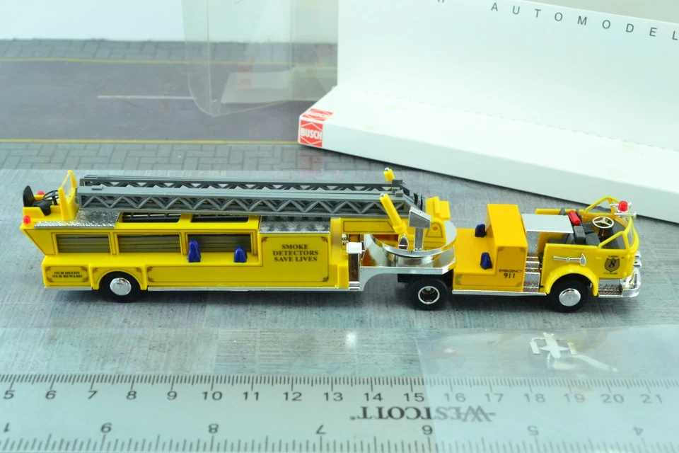 Busch 46015 LaFrance Fire Department ladder Engine HO 1:87 Scale - Image 2 of 3