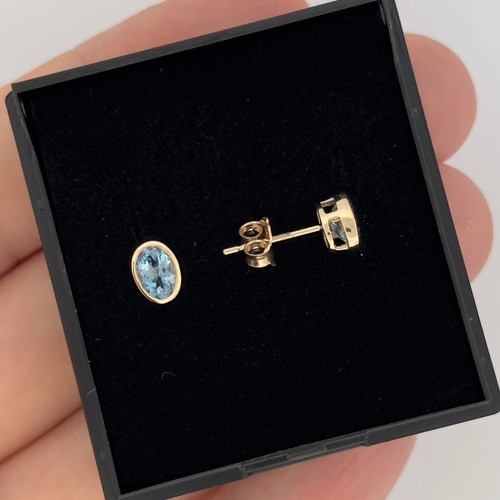 9ct Yellow Gold 1ct Blue Topaz Stud Earrings - Picture 3 of 6
