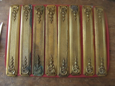 "632.22 LOT DE 8 PLAQUES DE PROPRETE DE PORTE EN LAITON MASSIF OU BRONZE DORE - Photo 1/3