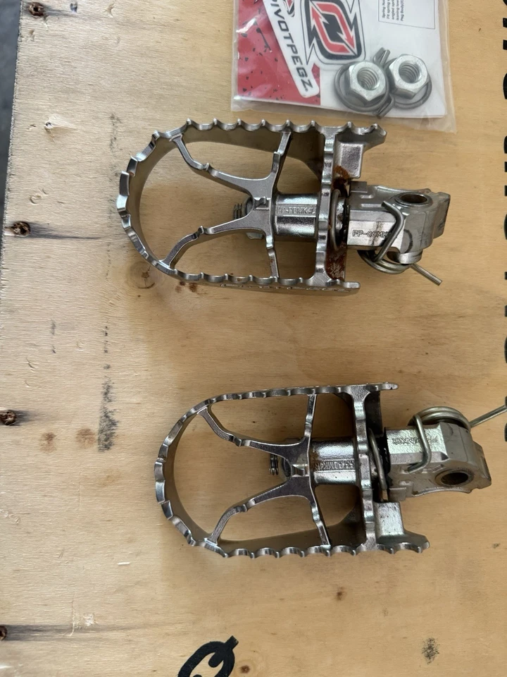 Pivote Pegz para Suzuki RMZ250 Foto 4 de 4