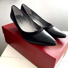 VTG Ellen Tracy Black Leather Pumps Heels Italy Size 6 M Black Fabric Trim 115