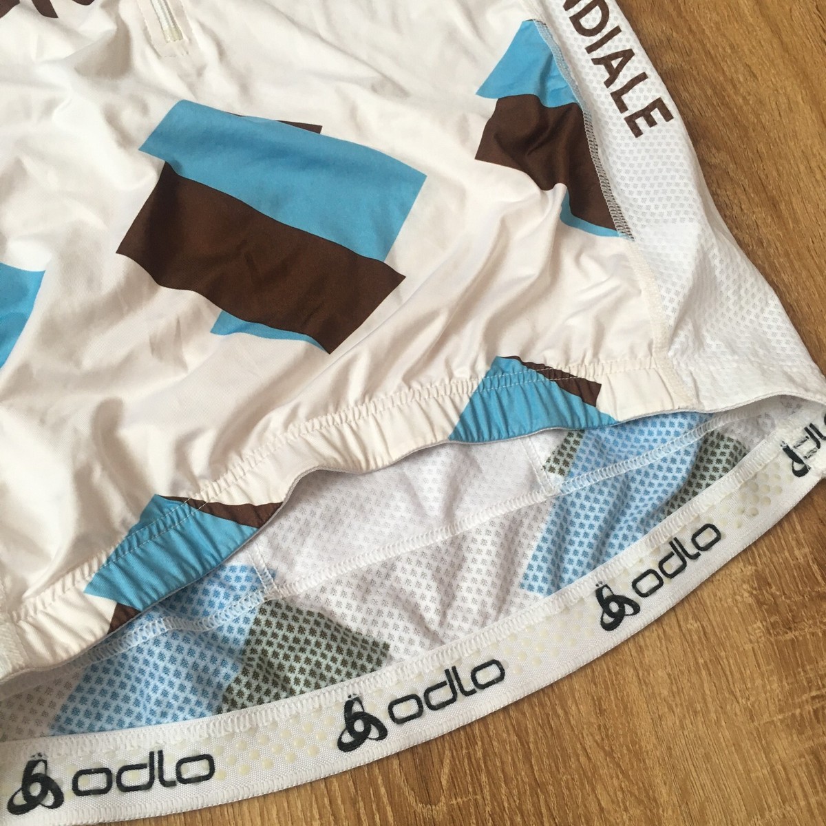 Maillot cycliste vintage AG2R La Mondiale ODLO – The Sport Nuggets
