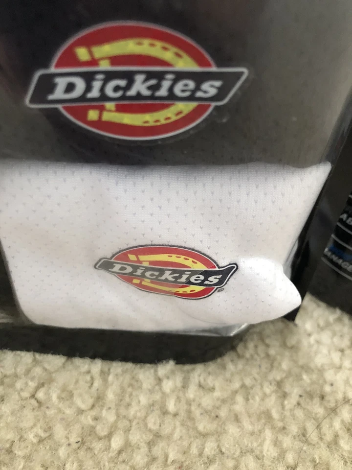 Lote de calzoncillos boxer y camisetas de rendimiento Dickies Performance para hombre talla pequeña Foto 4 de 4