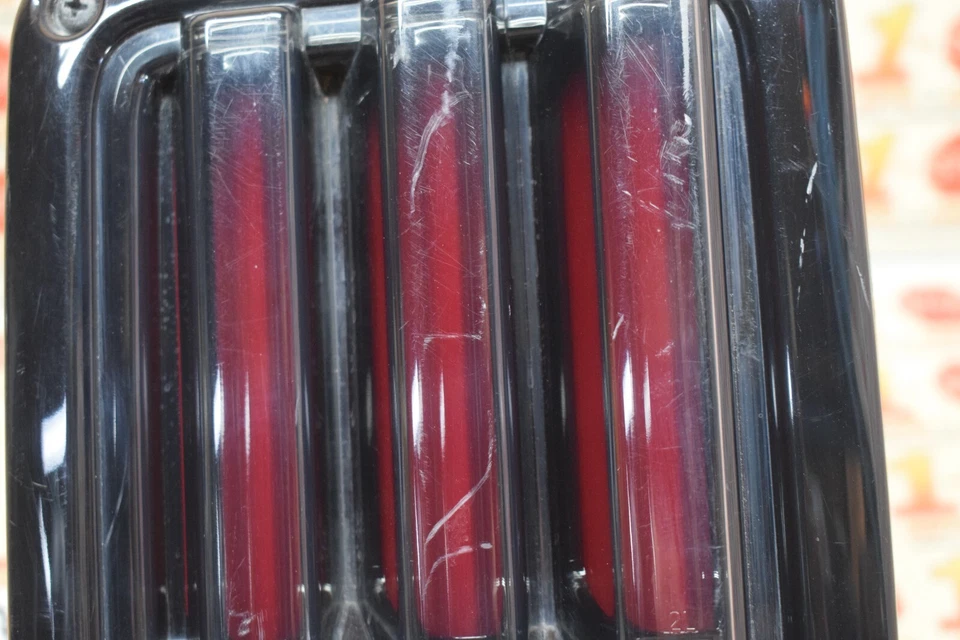 2007-2018 JEEP WRANGLER DRIVER/LEFT SIDE QUARTER MTD LED TAIL LIGHT AFTERMARKET Foto 2 de 4