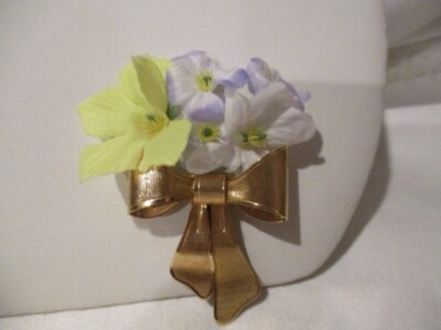 AVON Vintage 1980 Corsage Goldtone Ribbon Pin w/Fabric