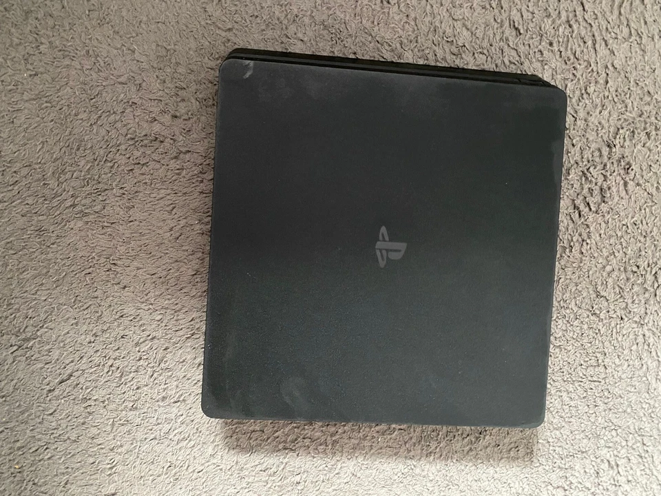 Sony PlayStation 4 Slim, Foto 2 von 2