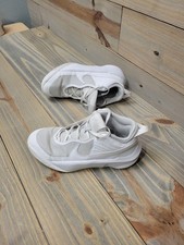 Nike Boys Team Hustle D 10 CW6735-101 White Basketball Shoes Sneakers Size 5.5Y