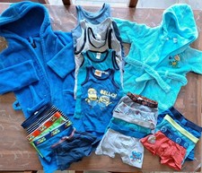 Paket 11 Unterhosen und 5 Hemden Junge Gr.92-104 + 2 Bademäntel