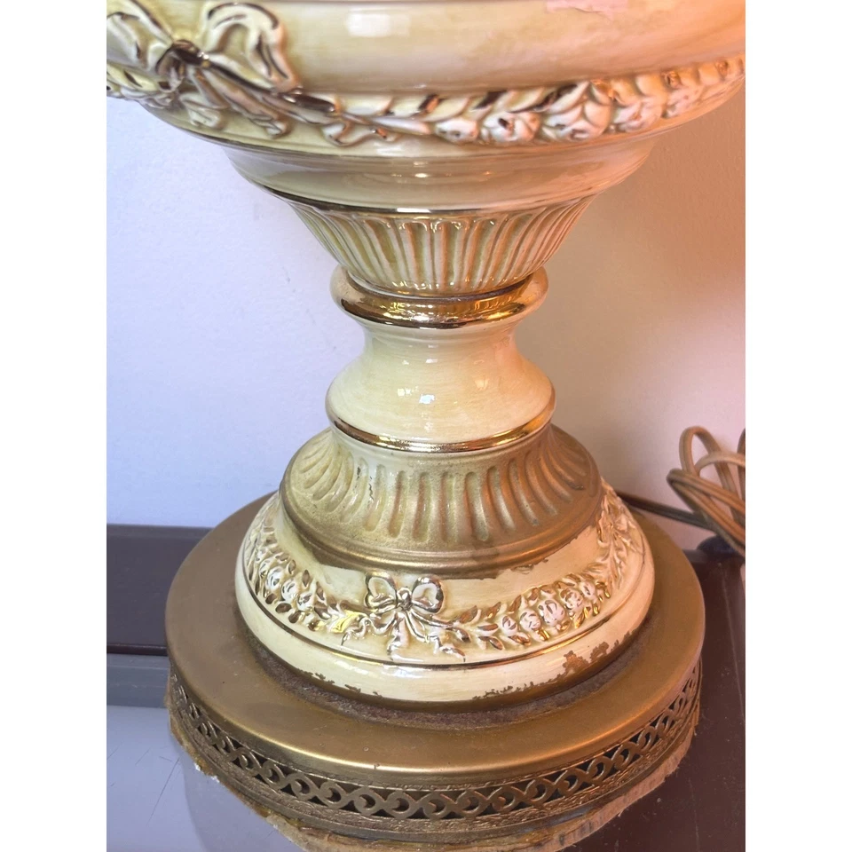 Lámpara de mesa MCM vintage de cerámica querubín iluminación estilo regencia Hollywood Foto 3 de 4