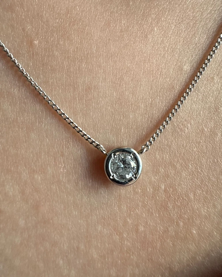 Conjunto de bisel natural de 0,35 quilates collar colgante solitario de diamantes cadena de bordillo de 16,5" Pt Foto 4 de 4