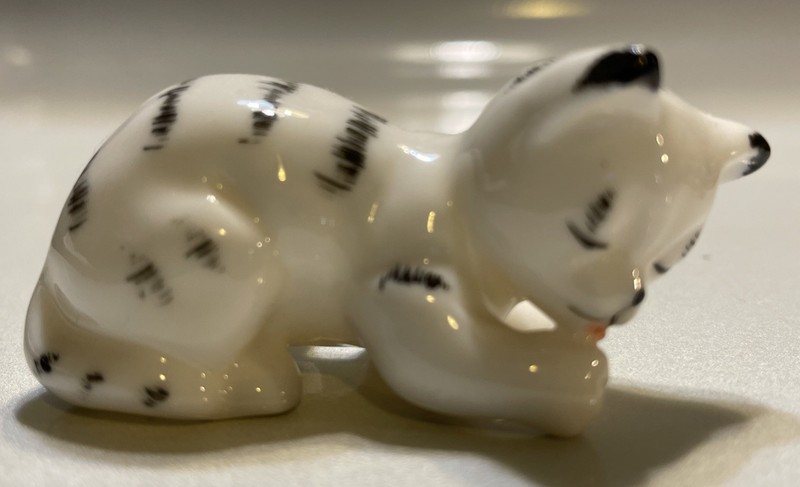 Vintage Handpainted Porcelain Cat Licking Paw Figurine Japan ? EUC
