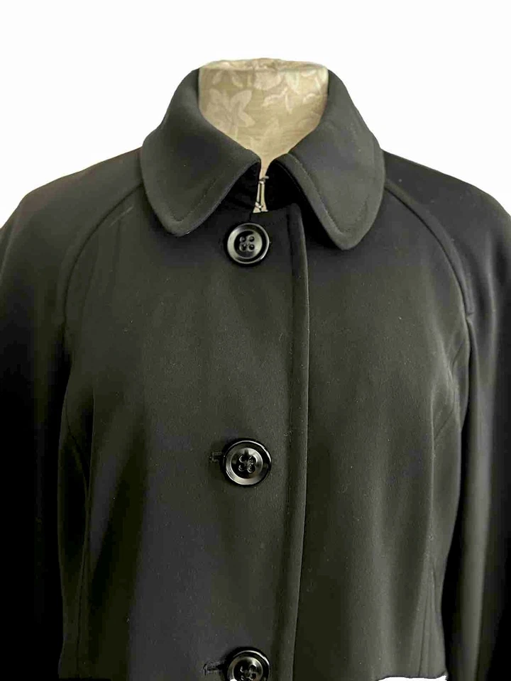 Usado en excelente estado! Gabardina London Fog impermeable negro de un solo pecho, para mujer talla MEDIANA Foto 4 de 4