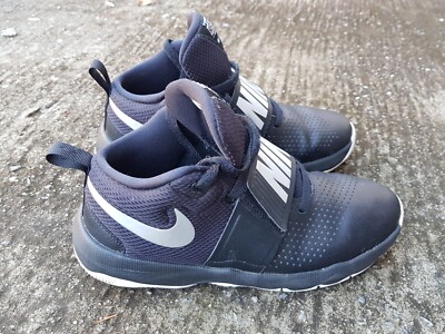 Nike Team Hustle D8 Black High-Top Sneakers (881941-001) Boy’s Size 7Y 