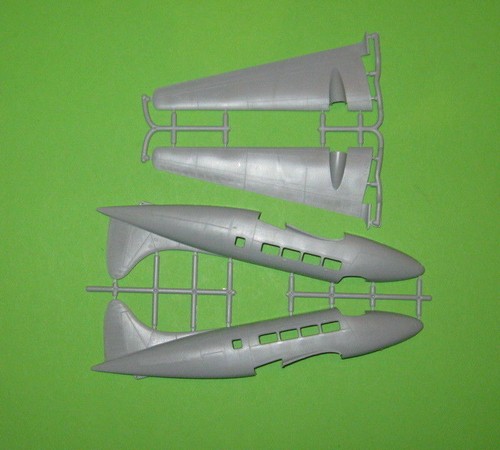 Amodel 72294 - 1/72 'Dove' British Civilian Aircraft (PE parts) scale model kit - Picture 5 of 12