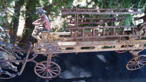 Antique Circa 1890s Wilkins or Ives Cast Iron Horse Drawn Fire Engine Truck Toy - Picture 3 of 12