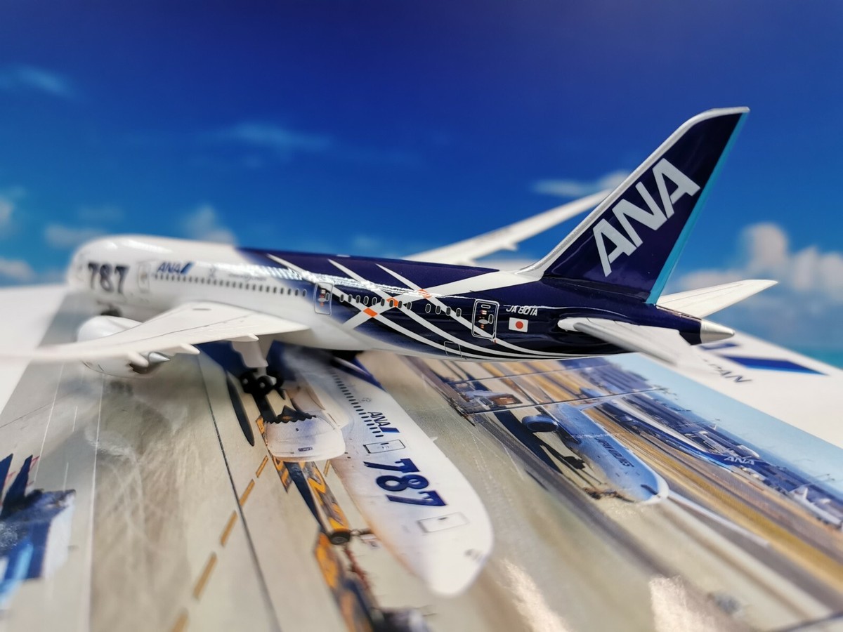 ANA Official precision model B787-8 JA801A plastic model 1