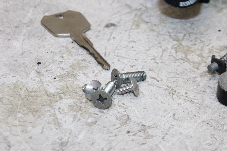 Kawasaki Ninja 300 Ex300B 2014 ABS juego de llaves de encendido OEM con bloqueo de asiento Foto 4 de 4