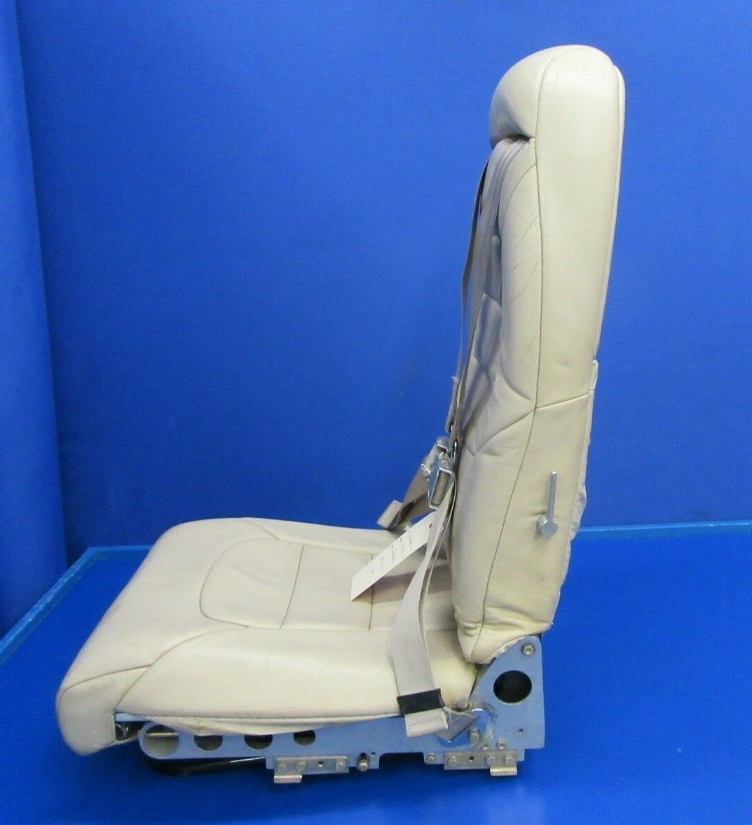 Cirrus SR-22 Co Pilot Seat & Shoulder Harness P/N 13231-404 Cirrus SR-22 Co Pilot Seat & Shoulder Harness P/N 13231-404