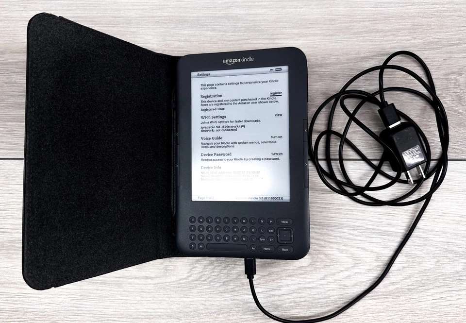 Amazon Kindle Keyboard 3rd Gen D00901 WiFi 6″ E-Reader Bundle w/ Case & Charger - Image 3 of 4