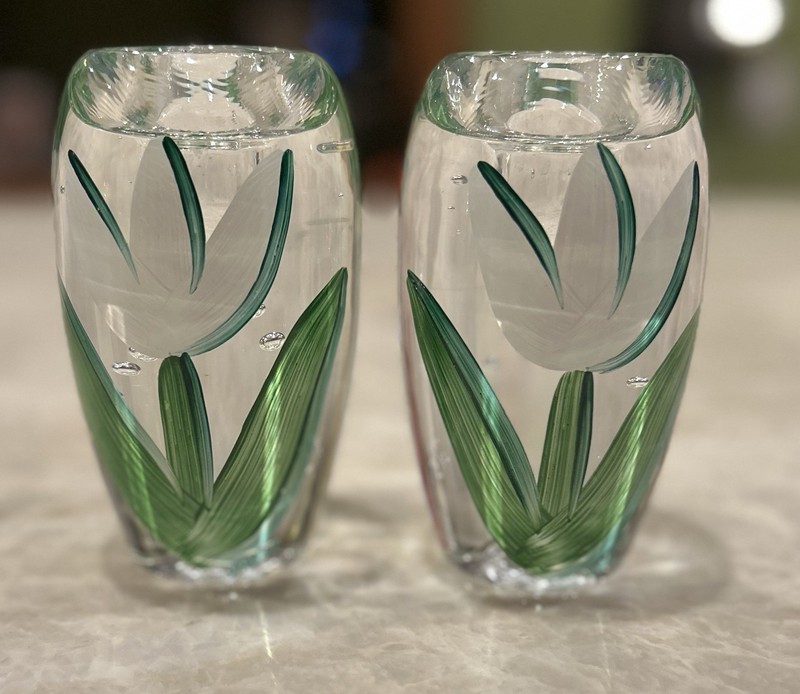 Set of 2 Kosta Boda Ulrica Vallien candleholder 5 inch hand painted white tulip