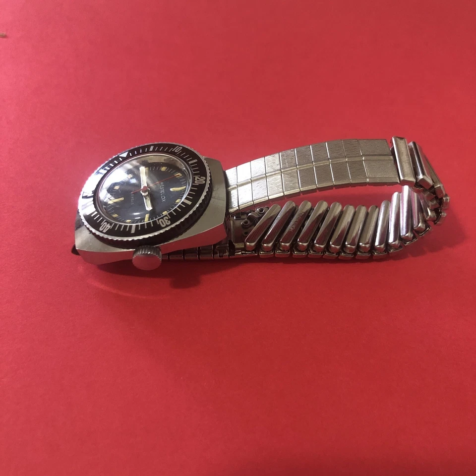 Reloj de buceo Westclox de colección bisel giratorio, 120 pies resistente al agua antimagnético Foto 3 de 4