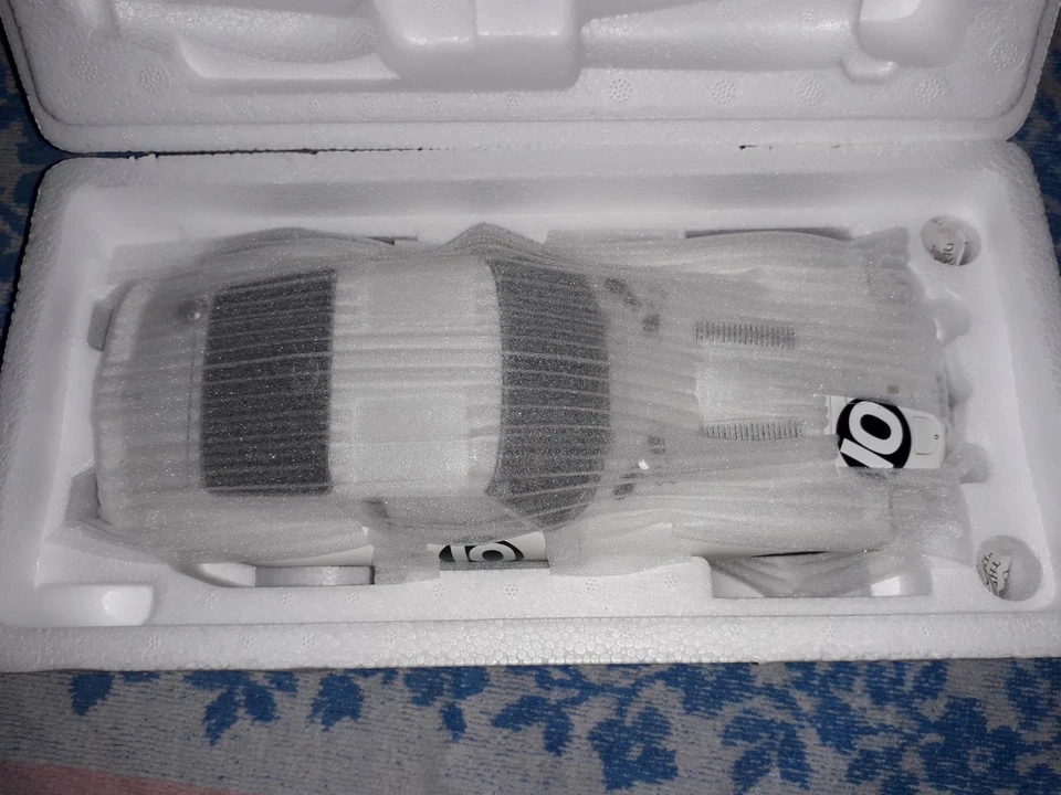 FERRARI 250 GTO GOODWOOD 1962 GRAHAM HILL 1962 1/18 CMC - Photo 2/4