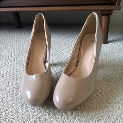 H&M Women s Beige Patent Faux Leather Round Toe Block Heel Pumps Slip-On 8