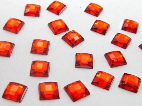100 x ROJO Coser en Acrílico Cuadrado Agujero Diamante Cristal Gemas Estrás 10mm - Imagen 3 de 3