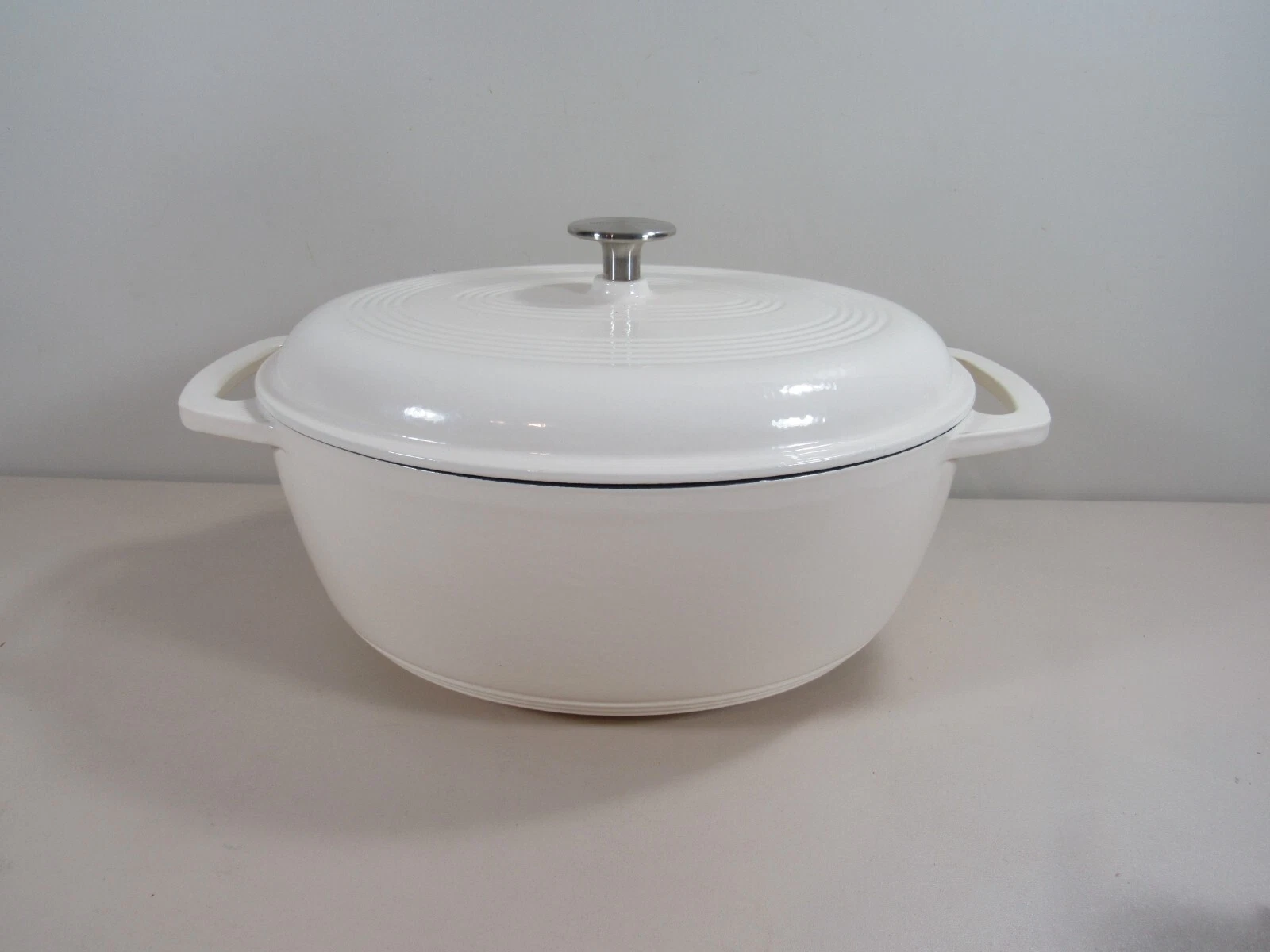 New Never Used Amazon Basics 7.5 Quart Enameled Cast Iron Dutch Oven