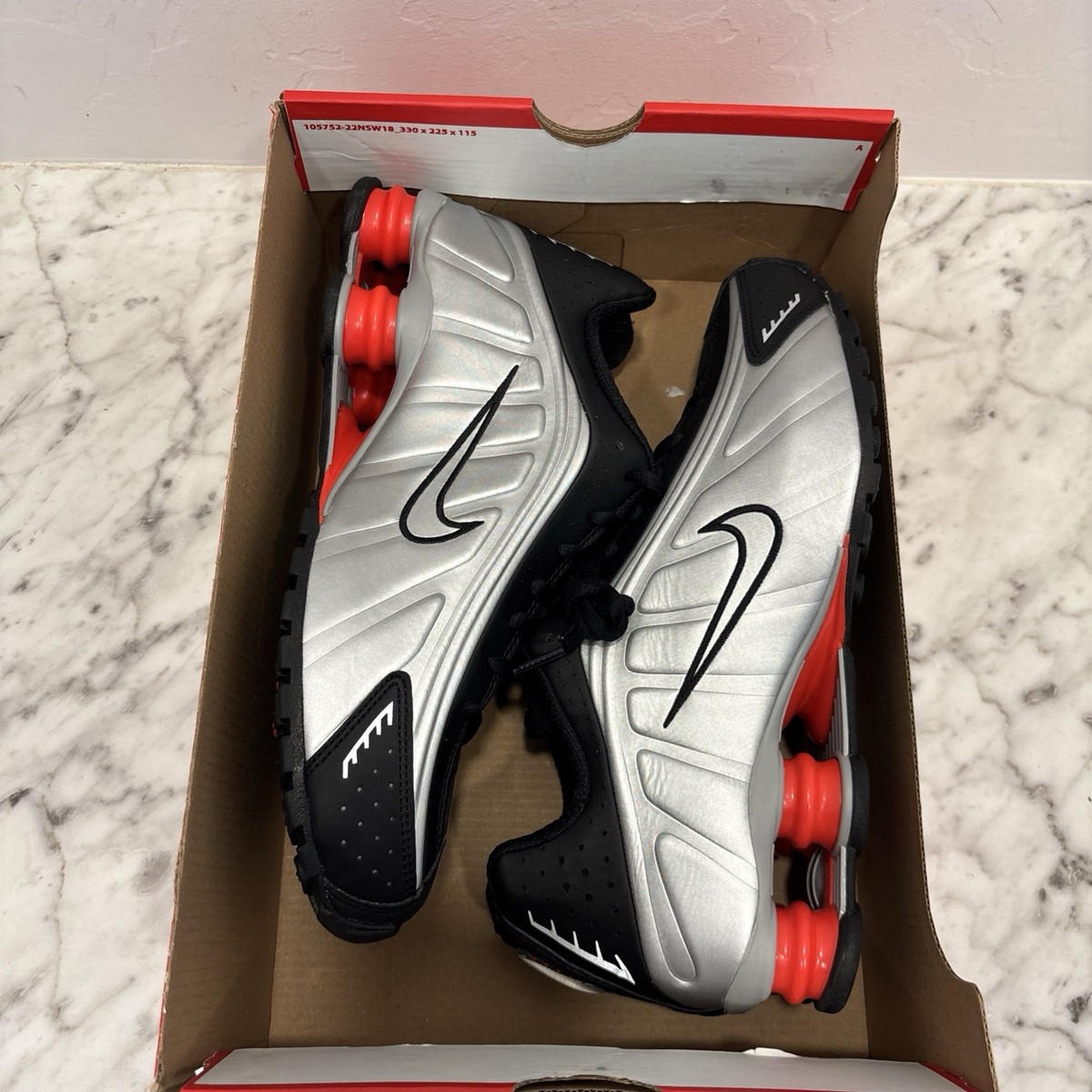 ◆正規品◆NIKE SHOX R4 LIC SILVER PICANTE RED◆関税込◆ NIKE Nike Shox R4 - Men's Metallic-Silver-Metallic-Silver