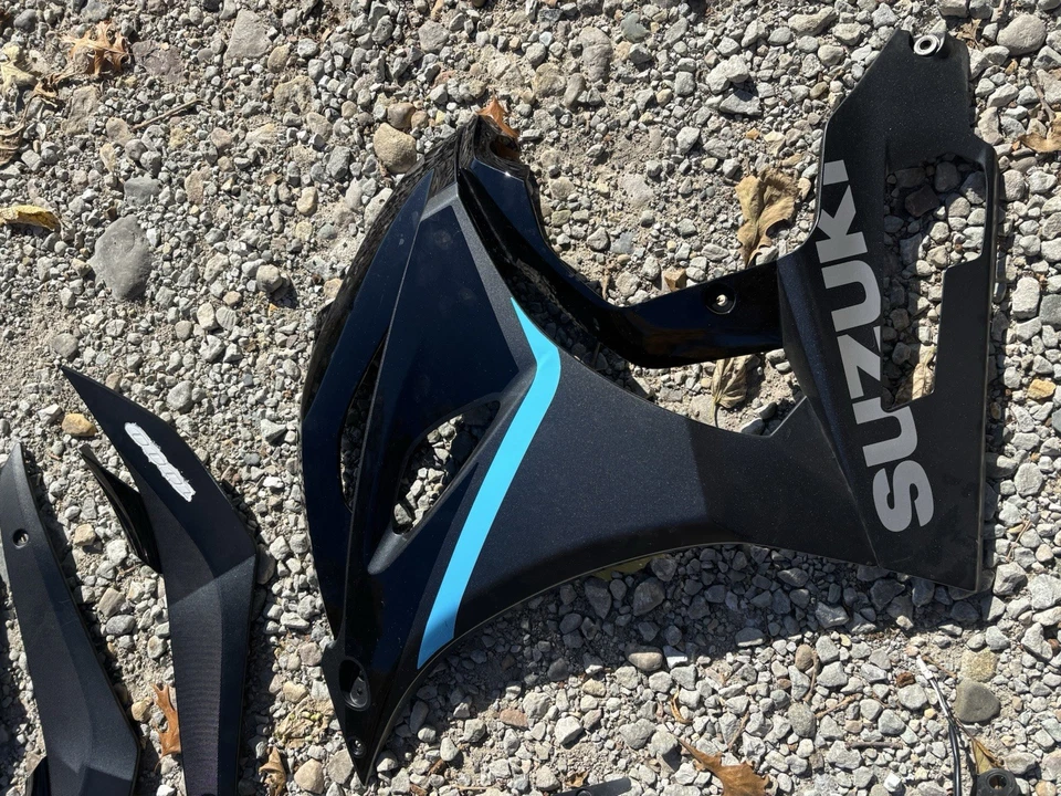 2017-2024 Suzuki Gsxr-1000 OEM Full Fairing Set - Image 2 of 4