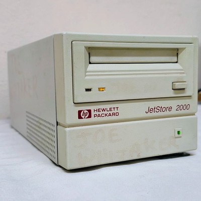 HP Hewlett Packard JetStore 2000 C1520A SCSI Tape Drive Enclosure Unit w/ Media