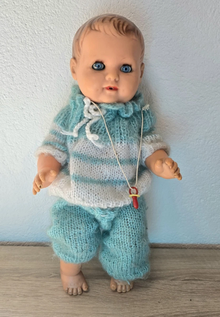 Poupon vintage en habits cousus main et yeux mobiles - Ressourcerie