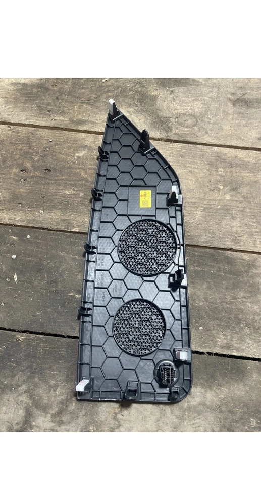 Kia Niro, 2021–2023 Front center Dashboard loud Speaker Cover Trim 84715–1AT910 - Image 4 of 4