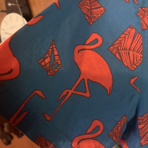 Volcom Hawaiian Shirt Blue W/ Red Flamingos Classic Fit Button-Up Lightweight - Picture 10 of 14
