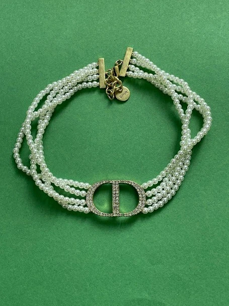 Collier Christian Dior doré iconique CD cristal breloque logo créateur bijoux