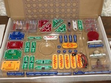 Huge LOT 50pc Elenco Electronic Snap Circuits Set Part 2x Manuals  Board